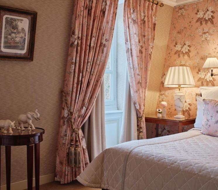 Domaine Les Crayeres Hotel Reims Room photo